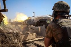 Ukraine chịu tổn thất ở Lugansk, nhưng có thêm vũ khí tiên tiến từ Mỹ