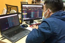 Nhiều cổ phiếu lớn bị bán mạnh, VN-Index giảm hơn 3 điểm