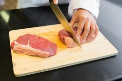 Nấu ăn kiểu này, người đàn ông tự làm 'tổ' cho ký sinh trùng