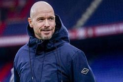 Chuyển nhượng tại Man United: Nhanh cũng 'chết', chậm thì bị 'chửi'