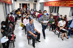 Người dân 'mòn mỏi' chờ đợi căn cước công dân
