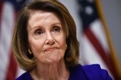 Bà Pelosi: Phán quyết của Tòa Tối cao Mỹ là 'cú tát vào mặt phụ nữ'
