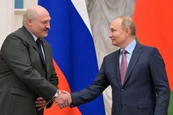 Ông Putin nói sẽ gửi tên lửa có thể mang đầu đạn hạt nhân cho Belarus