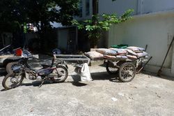 Bác thợ xây có nghề 'tay trái'