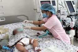 Nguy kịch vì sốt xuất huyết: Cách phân biệt với sốt do COVID-19 thế nào?