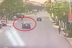 Tài xế lái Mazda gây náo loạn Ninh Bình, tông vào nhiều xe khác