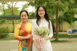 Nữ sinh trúng tuyển ba trường chuyên ở Hà Nội