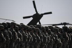NATO tăng quân số sẵn sàng chiến đấu lên 300.000 binh sĩ