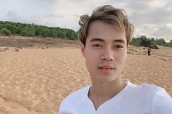 Văn Toàn đi sa mạc khoe tóc như trai Hàn Quốc