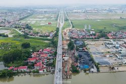 Toàn cảnh cầu Như Nguyệt nối đôi bờ sông Cầu sau hai tháng thi công mở rộng