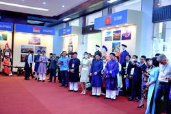 Tôn vinh vẻ đẹp trang phục truyền thống các nước ASEAN