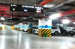 Bãi đỗ xe ở Hà Nội: Mới đáp ứng 10% nhu cầu