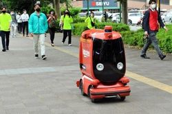 Nhật Bản thử nghiệm dùng robot tự hành để giao hàng