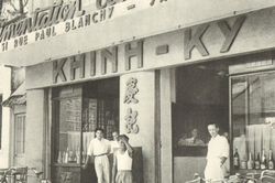 Món ăn trong hộp sắt