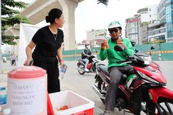 'Cây ATM nước mát' miễn phí giữa ngày hè oi bức ở Thủ đô Hà Nội
