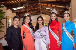 Đứng cùng Top 3 Miss Universe Vietnam, 'Người Rắn' Harnaaz Sandhu bỗng trở thành nấm lùn