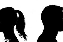 'Con mong bố mẹ đừng mãi vô cảm với nhau trong căn nhà của mình'