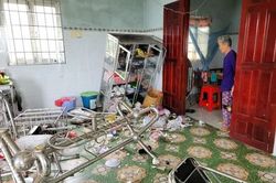 Điều tra nhóm côn đồ mang hung khí đập phá nhà dân để đòi nợ