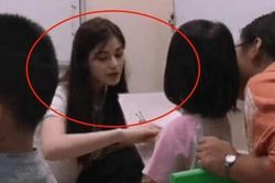 Quá xinh đẹp, cô giáo bị mẹ học sinh đòi đuổi việc