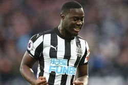 Quang Hải có đối tác là cựu tiền vệ Newcastle ở Pau FC