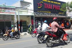 Vợ phát hiện chồng tử vong trong tư thế treo cổ ở quận Bình Tân