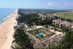 Tháp Chăm chìm sâu dưới cồn cát xác lập kỷ lục thế giới