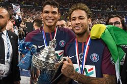 Thiago Silva 'dụ dỗ' Neymar khoác áo Chelsea
