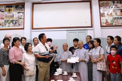 Bệnh nhân nghèo, trẻ em cơ nhỡ Thừa Thiên Huế được nhận quà tặng