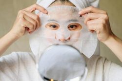 Thời điểm nào chị em không nên đắp mặt nạ, vừa tốn kém vừa khiến da xấu đi?