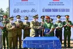 Những ngôi nhà góp phần tô thắm tình đoàn kết hữu nghị Việt – Lào