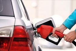 Xếp xó ô tô vì không đủ tiền 'nuôi' giữa thời xăng đắt kỷ lục
