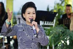 Khánh Ly hát 'Gia tài của mẹ' chưa xin phép, ban tổ chức show bị mời làm việc