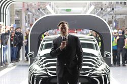Nhân viên Tesla không có bàn làm việc, khủng hoảng sau tuyên bố của Elon Musk