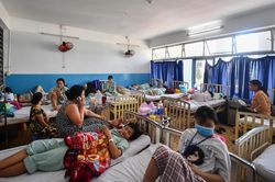 Ca mắc sốt xuất huyết tại Bệnh viện Bệnh Nhiệt đới quá tải