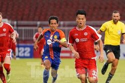 Viettel 'hủy diệt' Hougang trong trận 'thủy chiến', thẳng tiến vào bán kết khu vực