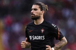 Man United và Arsenal 'quên lãng', Neves ngậm ngùi ở lại Wolves