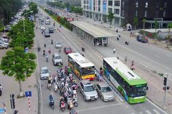 Tiếp tục duy trì đường dành riêng, tăng tần suất cho buýt nhanh BRT