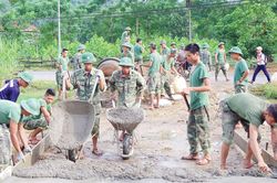 Chính trị - Xã hội Chính trị - Xã hội Những thanh niên mang áo lính
