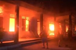 Cháy dữ dội tại trụ sở UBND xã miền núi thiệt hại hàng tỷ đồng