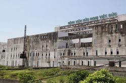 Khánh thành rồi đóng cửa, khuôn viên BV Việt Đức Hà Nam thành nơi nuôi vịt