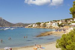 Rộ tin 2 nghệ sĩ nổi tiếng Việt Nam bị tố cưỡng hiếp cô gái Anh 17 tuổi ở Majorca