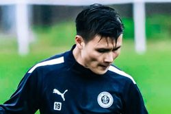 Quang Hải bỏ lỡ cơ hội ghi bàn khi đấu tập ở Pau FC