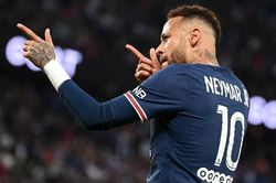 MU liên hệ Neymar, Chelsea dứt điểm Sterling