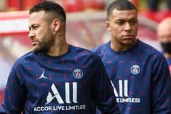 Neymar kích hoạt gia hạn, PSG vẫn quyết bán