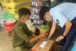 Tây Ninh xử lý cửa hàng tạp hóa bày bán hơn 1.000 bao thuốc lá nhập lậu