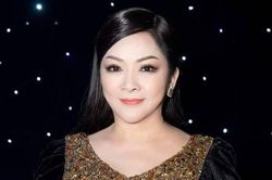 Như Quỳnh khóc trong liveshow của con trai nuôi Ngọc Sơn