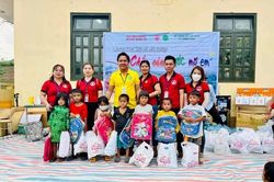 Tổ chức chương trình thiện nguyện 'Chắp cánh ước mơ em' tại thôn Pa Ling, xã A Vao