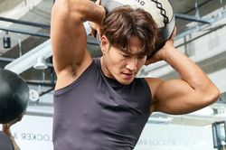Kim Jong Kook nghiện tập gym