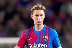 Barca ép De Jong giảm lương để được ở lại