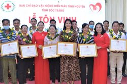 Cô giáo trường làng 24 lần hiến 'sự sống'